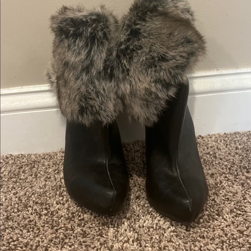 Stylish Black Fur-Trimmed Ankle Boots